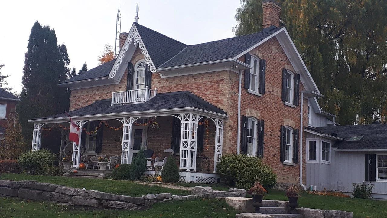 Ballymore Farmhouse, a heritage brick farmhouse in Aurora, Ontario; no people present