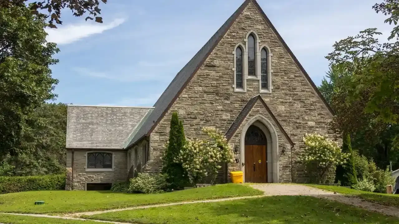 Masjid Alwadood mosque exterior in Orono